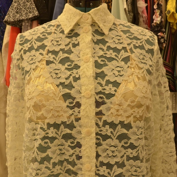 Vintage off white sheer lace long sleeved button down blouse. - Picture 3 of 8